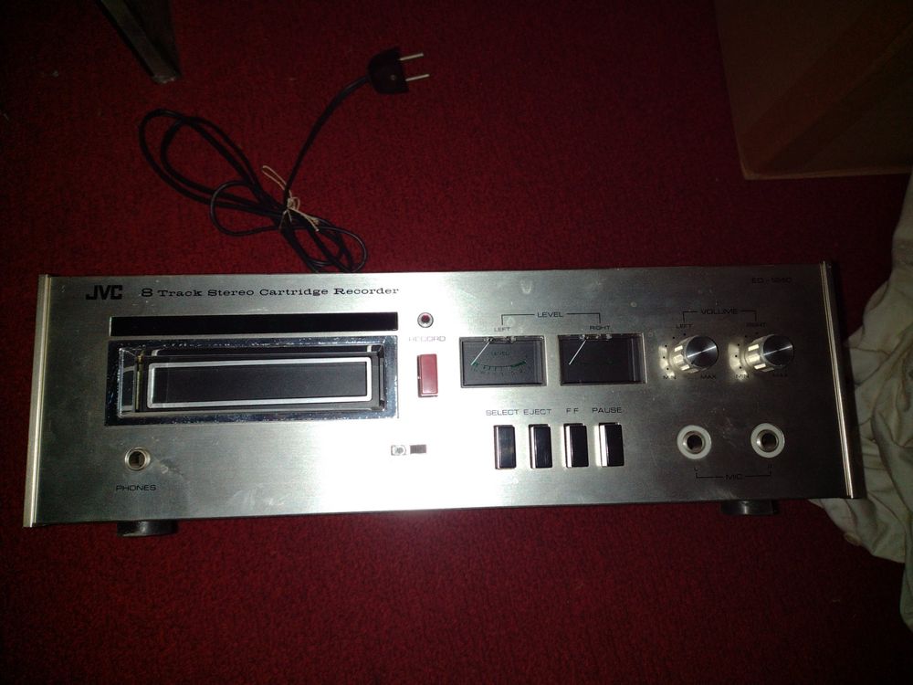 Lecteur 8 Pistes JVC Quad 2/4 Canaux – Modèle 1205U – Entièrement Restauré