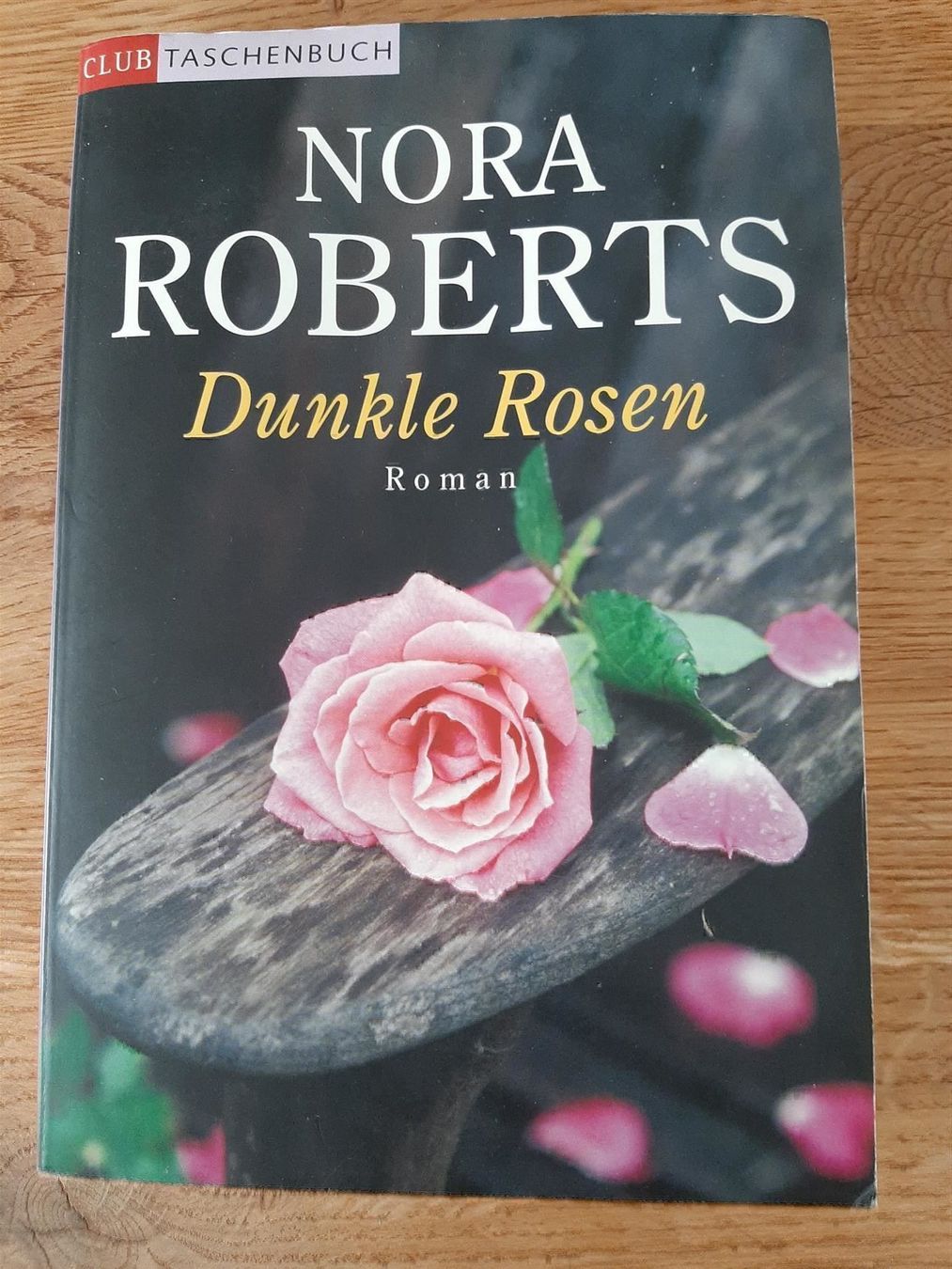Libri: Nora Roberts Dunkle Rosen – Usato da Affoltern am Albis venduto da Sabinezc