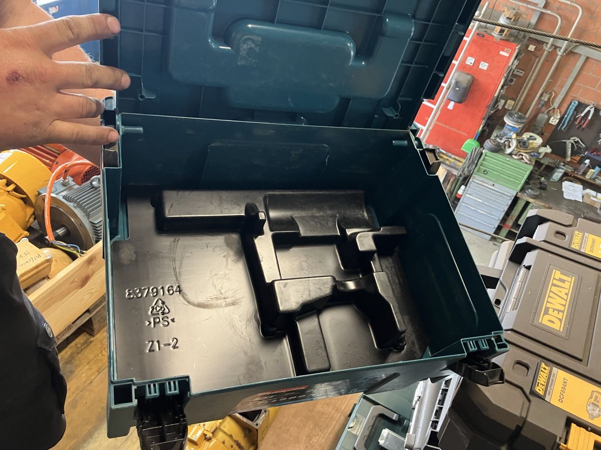 Makita Alle Werkzeuge: Koffer Makita – Gebraucht aus Islikon von  1
