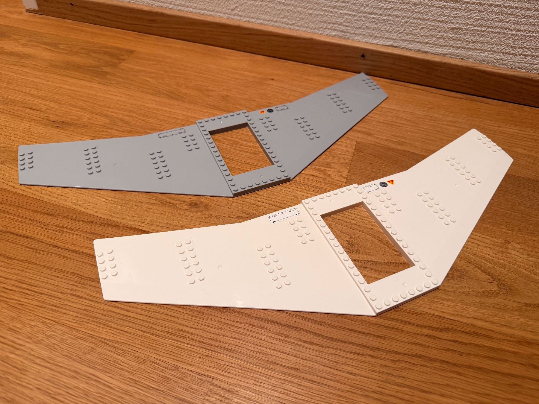 Lego Giocattoli: Lego Flugzeug Flügel Teile – Usato da Reinach BL venduto da Graphix 1
