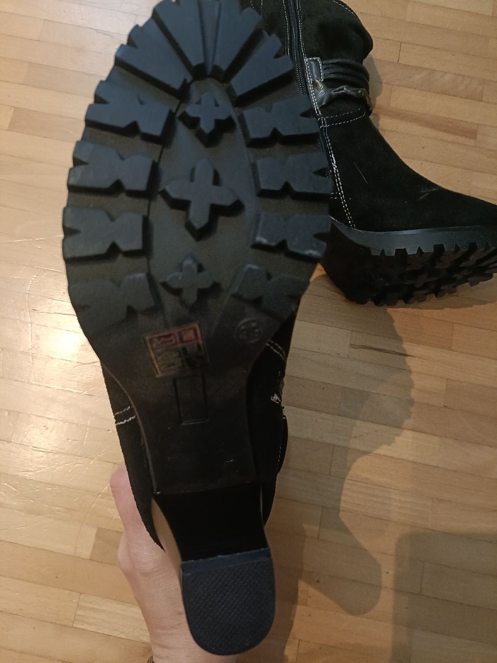 Scarpe da donna: Schwarze Stiefel mit Absatz – Usato da Bergdietikon venduto da Bico01 1