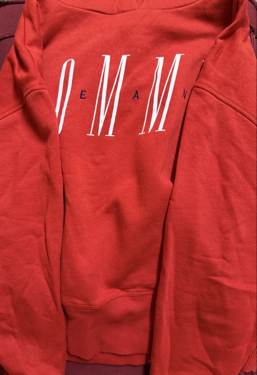 Tommy Hilfiger Pulls & Sweat-shirts: Roter Tommy Jeans Pullover, Grösse S, Top Zustand! – D'occasion à Kloten par ann_6x9q 2