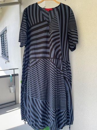 Kleid von Vetono, toller Schnitt, BW, Gr. IV (Xl/XXL)