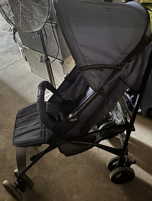 Chicco Carrozzine: Chicco Buggy Navy blau mit Regenplane Neu – Usato da Leuzigen venduto da Fjleu 1
