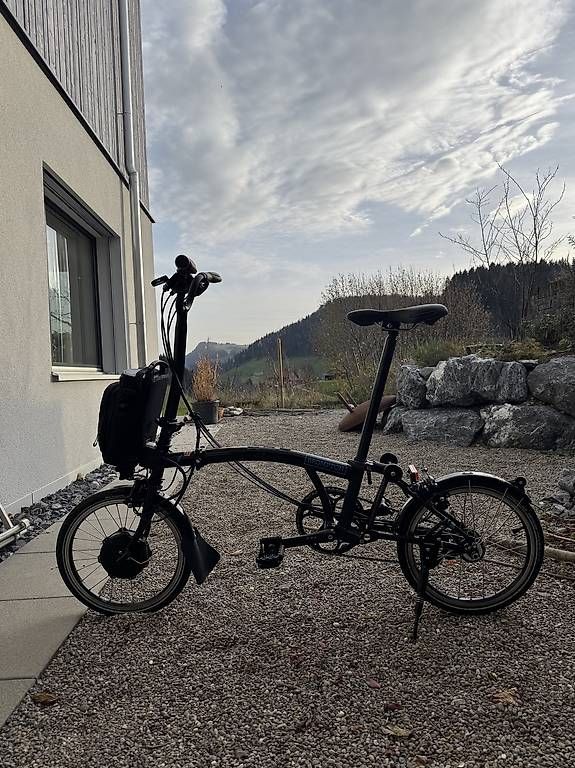 Brompton Biciclette: Brompton electric C Line 6-gang schwarz – Usato da Mosnang venduto da d_m_9lkp