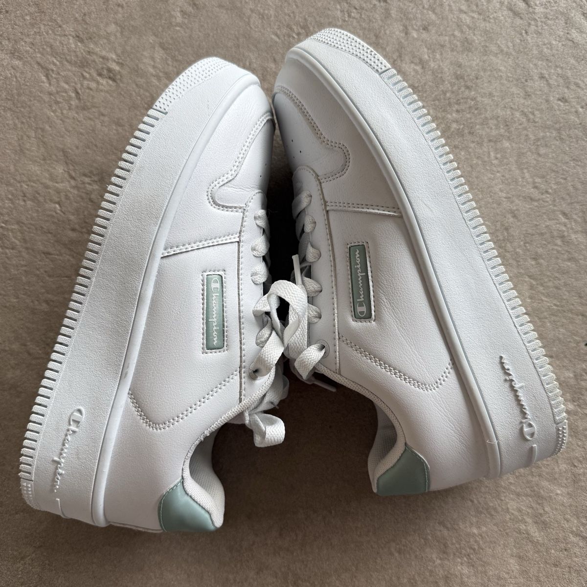Champion Scarpe da donna: White Champion Platform Sneakers Size 41  – Usato da Boswil venduto da hey.itsme 1