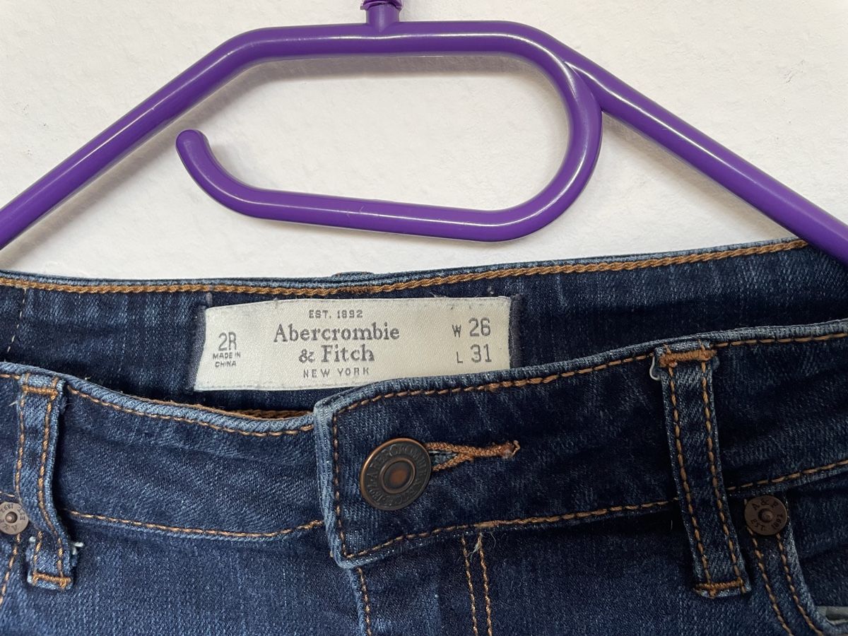 Abercrombie Jeans: Dunkelblaue Jeans Abercrombie&Fitch – Usato da Basel venduto da Robyn20 1