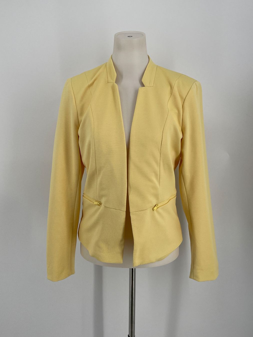 Only Jacken: Only Blazer Gr. 40 – Gebraucht aus Auenstein von moin.