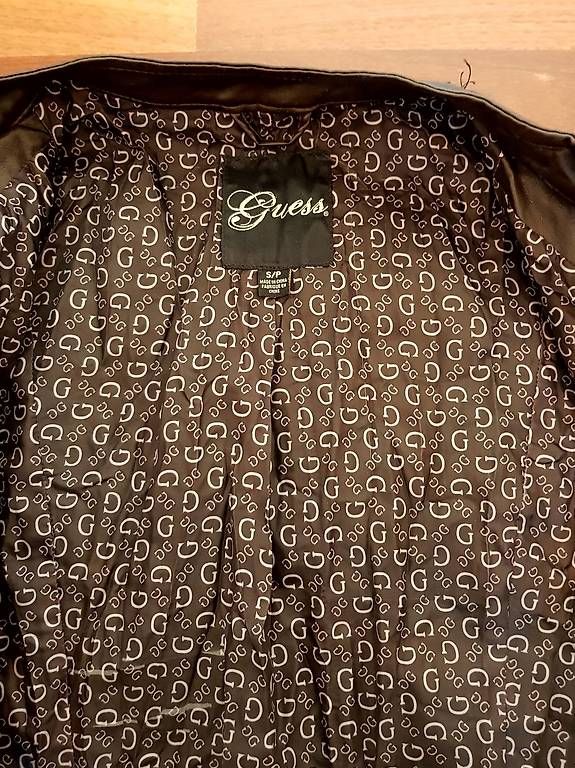 Guess Giacche: Neuwertige Guess Jacke – Usato da Feusisberg venduto da cts_55rn 4