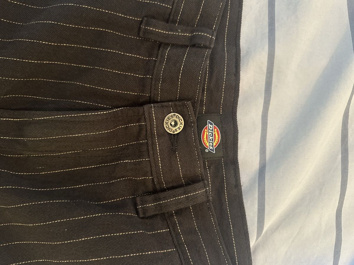Dickies Pantaloni: DICKIES pantalon cargo brun-noir T27 – Usato da Neuchâtel venduto da mar_gx8w 4