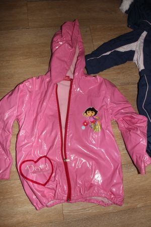 vêtement fille_  2  jacke,  1 sweat polaire