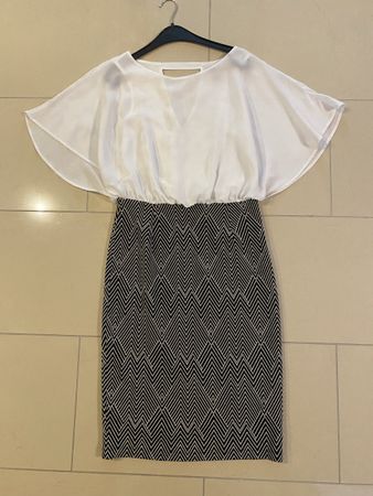 Anna Field Kleid mit Chiffonärmeln Schwarz-Weiss – Gr. 38