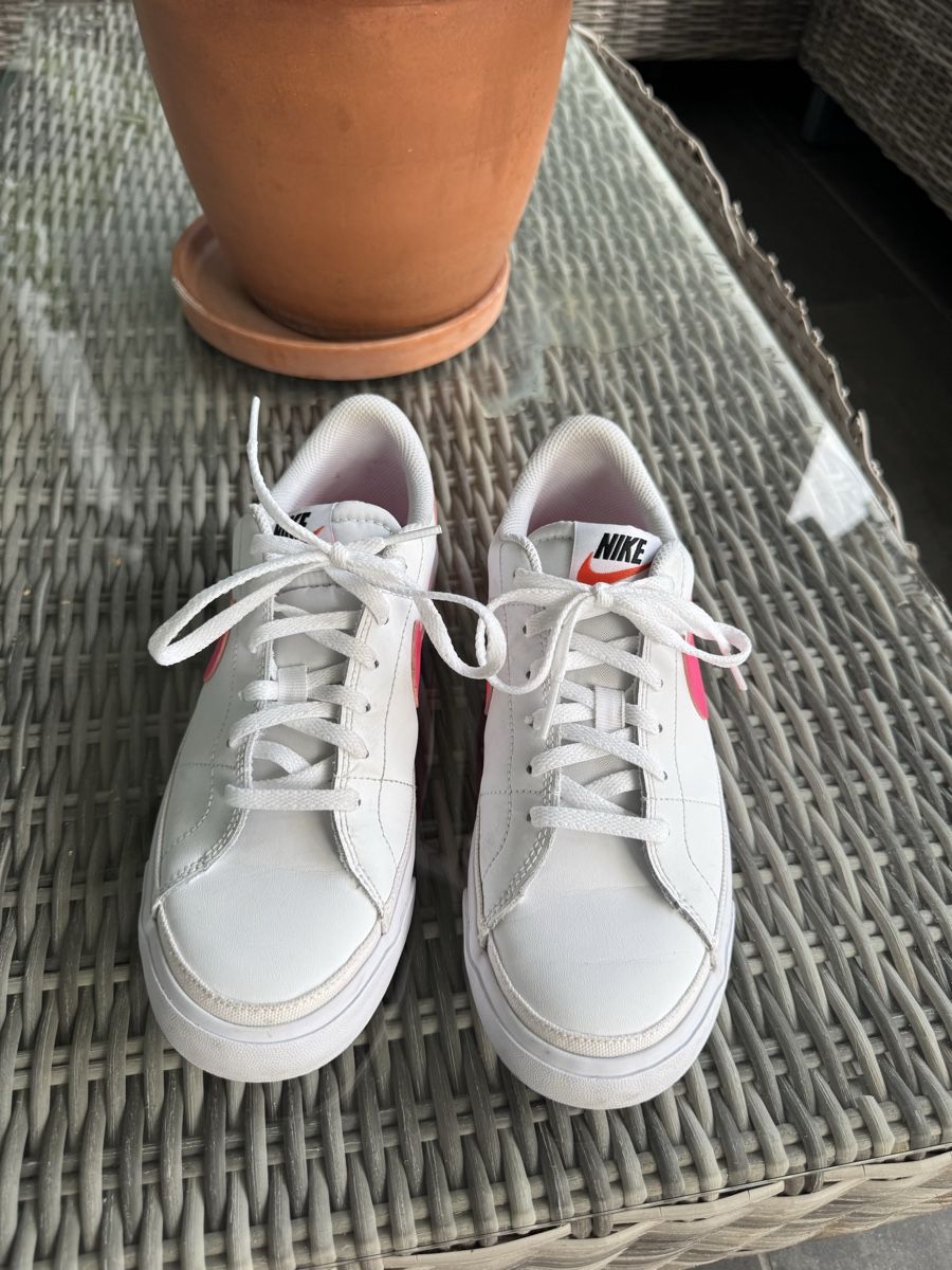 Nike Scarpe per ragazze: Nike Turnschuhe weiss pink Grösse 38 – Nuovo (secondo la descrizione) da Olten venduto da bir_k96n 1