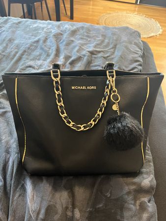 Elegante Michael Kors Handtasche schwarz / gold Ketten