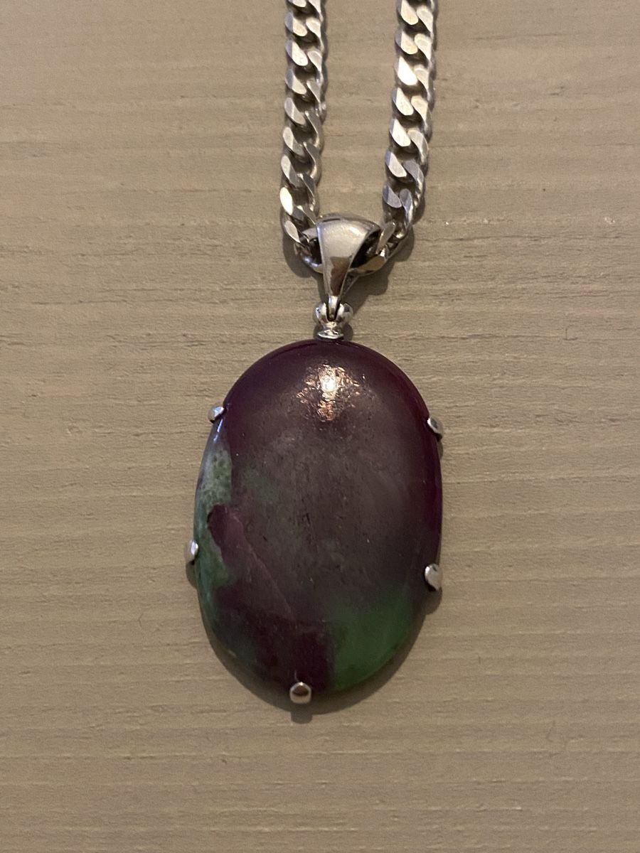 Anhänger: Rubin-Zoisit-Anhänger mit einer silbernen Kette 925 – Gebraucht aus Birr von Vintage-Liebhaber