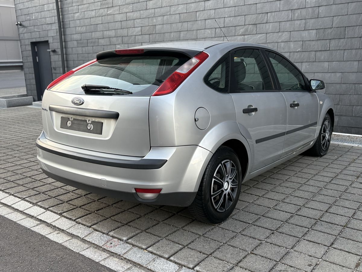 Ford Automobili: Ford Focus 1.4 Silb. 5-trg. mit rest MFK – Usato da Oetwil am See venduto da tomacar 5