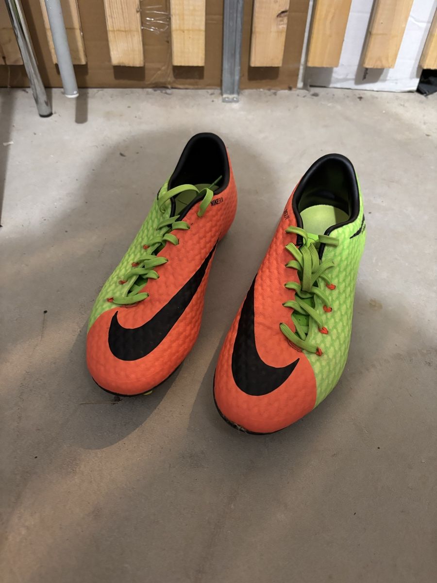 Nike Scarpe da uomo: Fussballschuhe Nike Hypervenom 44.5 – Usato da Zofingen venduto da M4RI4