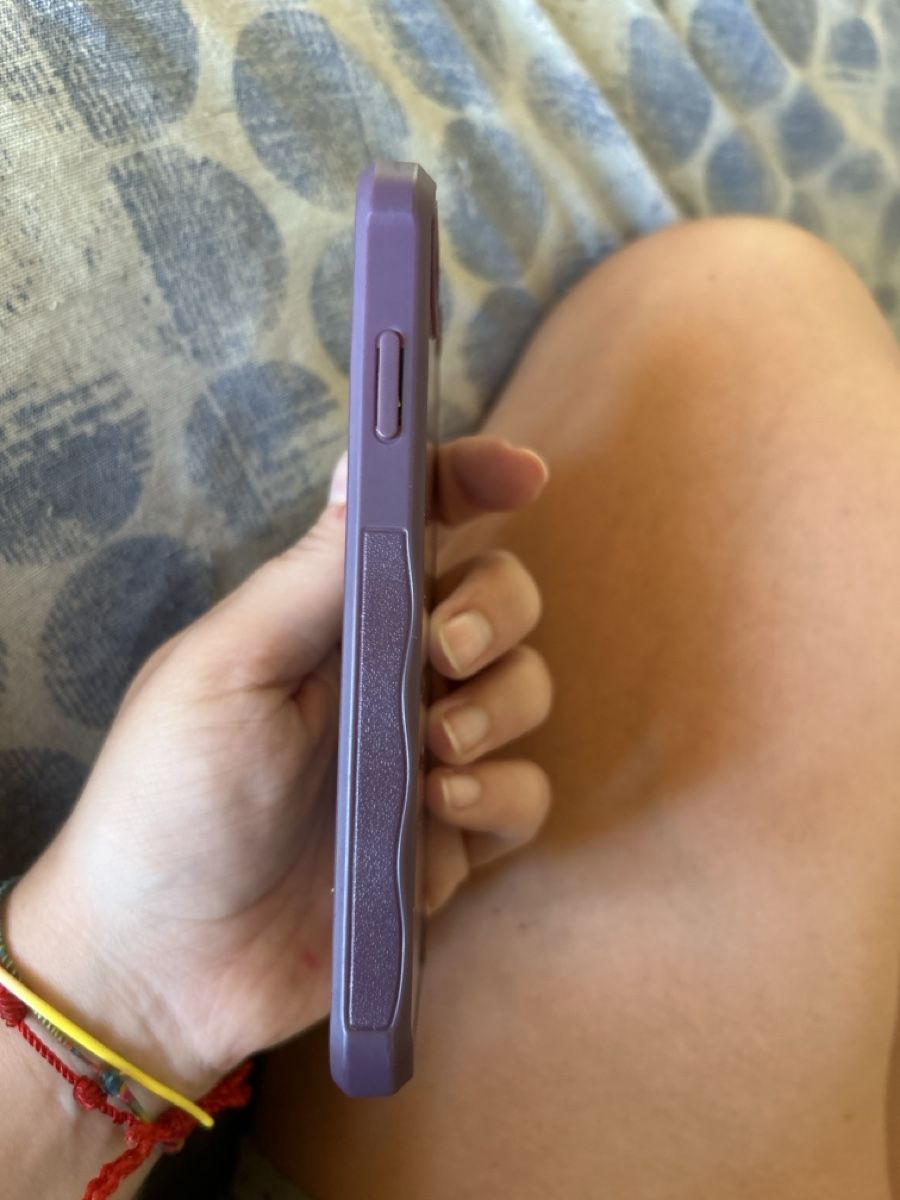 Cover & Protezioni schermo: Cover iPhone 8 Plus viola con protezione schermo nero  – Usato da Bodio TI venduto da mel_6pmm 4