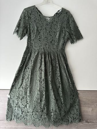 Sommerliches Spitzenkleid in Olivgrün, Gr. 36/38