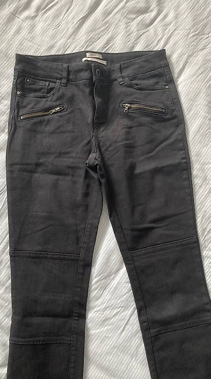 Esprit Pantaloni: Jeans schwarz Esprit Gr 28 – Usato da Netstal venduto da gapow 1