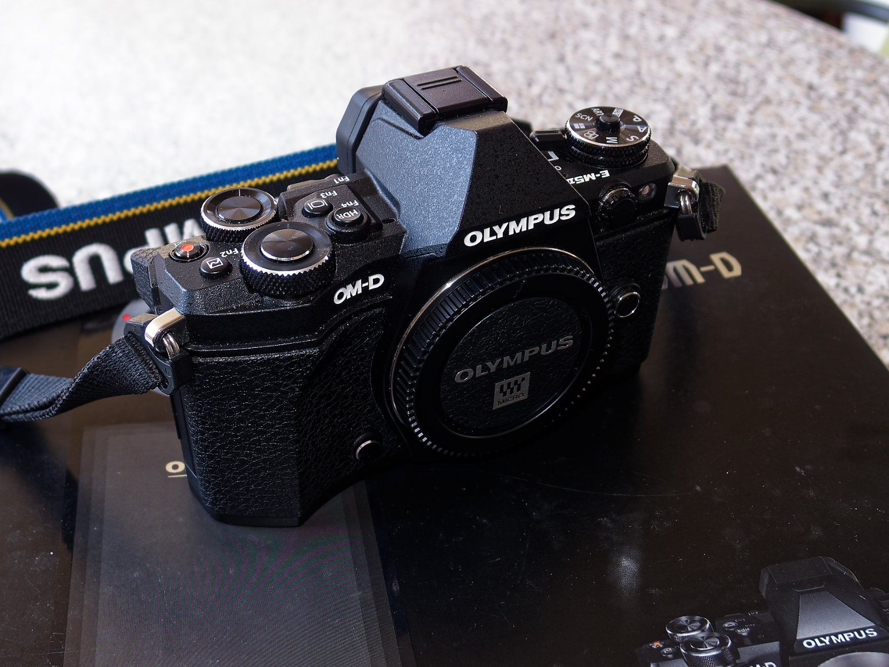 Olympus Kamera: Olympus OM-D  E-M5 II   Body mit Zubehör – Gebraucht aus Aristau von Curtis11