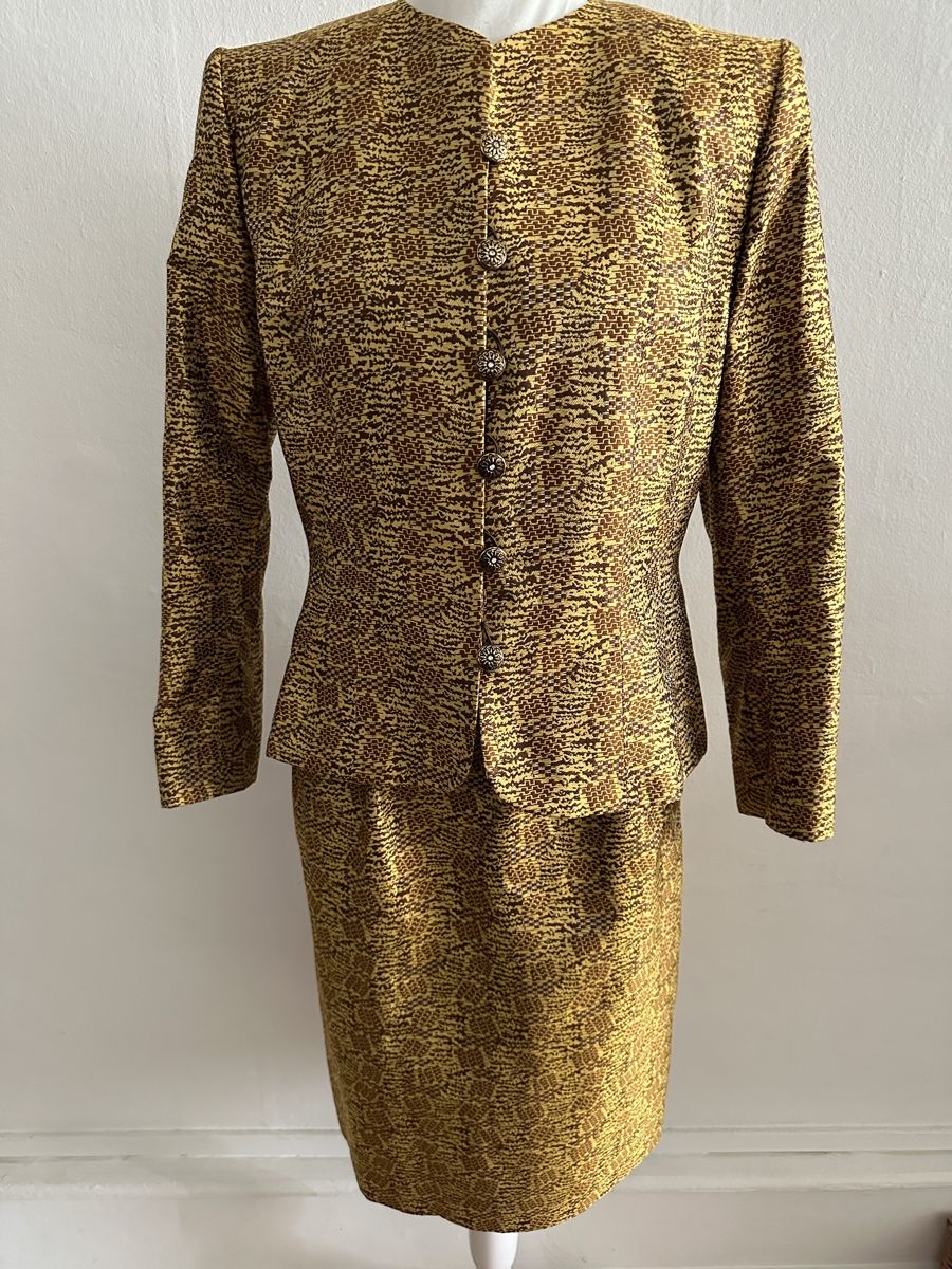 Saint Laurent Completi & Tailleur: Yves Saint Laurent Deux Piece – Nuovo (secondo la descrizione) da Bern venduto da schnupka