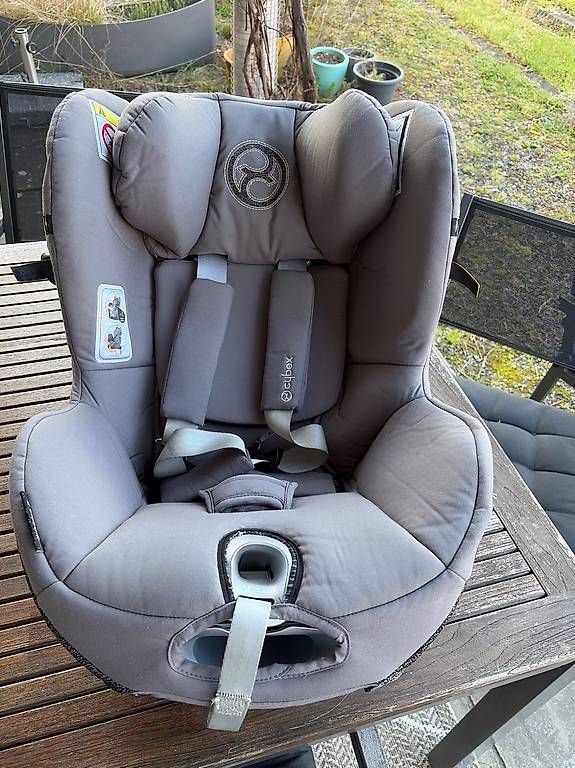 Seggiolini per auto: Cybex Autositz + Babyschale und Isofix – Usato da Baar venduto da valeriaturnes