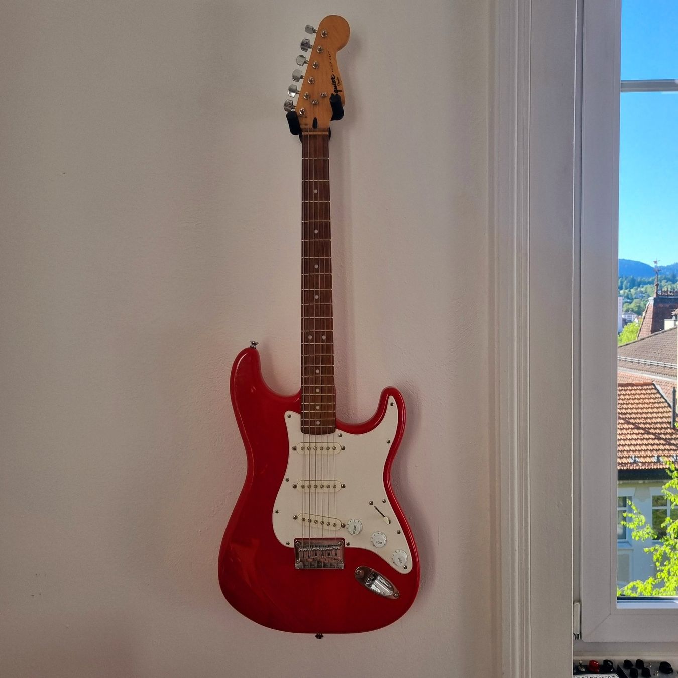 Squier Strumenti musicali: Squier Fender bullet strat – Usato da La Chaux-de-Fonds venduto da rsaunier 1