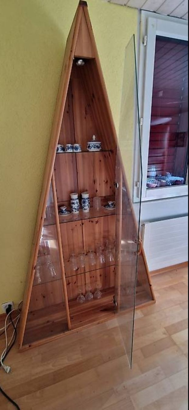 Vitrinen: Piramide vitrine – Gebraucht aus Glattbrugg von B_B 3