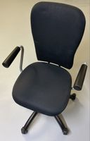 Bürostuhl / Schreibtischstuhl schwarz mit Armlehnen