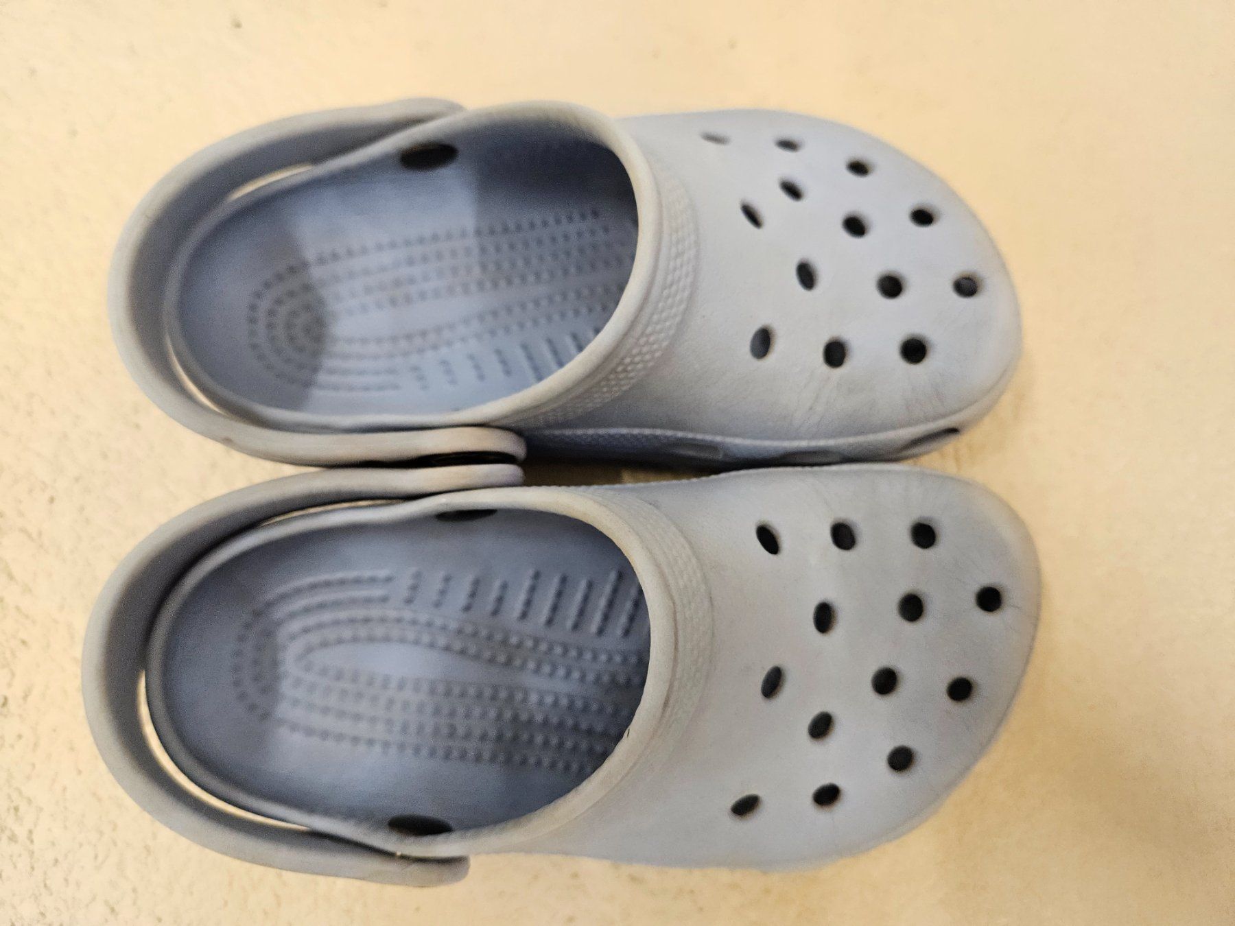 Chaussures garçon: Crocs Gr. 24-26 – D'occasion à Herrliberg par Jummi 1