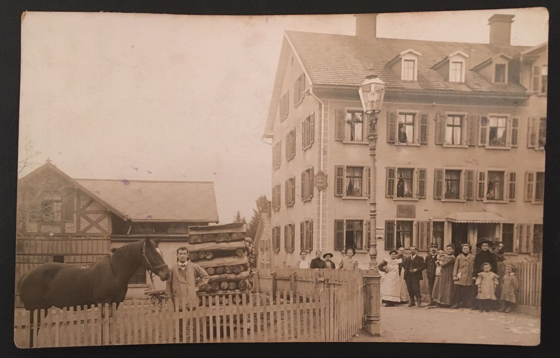 Cartoline postali: Haus mit Bewohner und Pferd 1914 – Usato da Kreuzlingen venduto da Rschweiz1