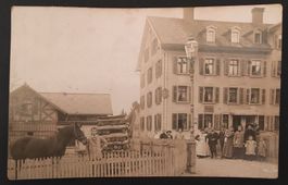 Haus mit Bewohner und Pferd 1914