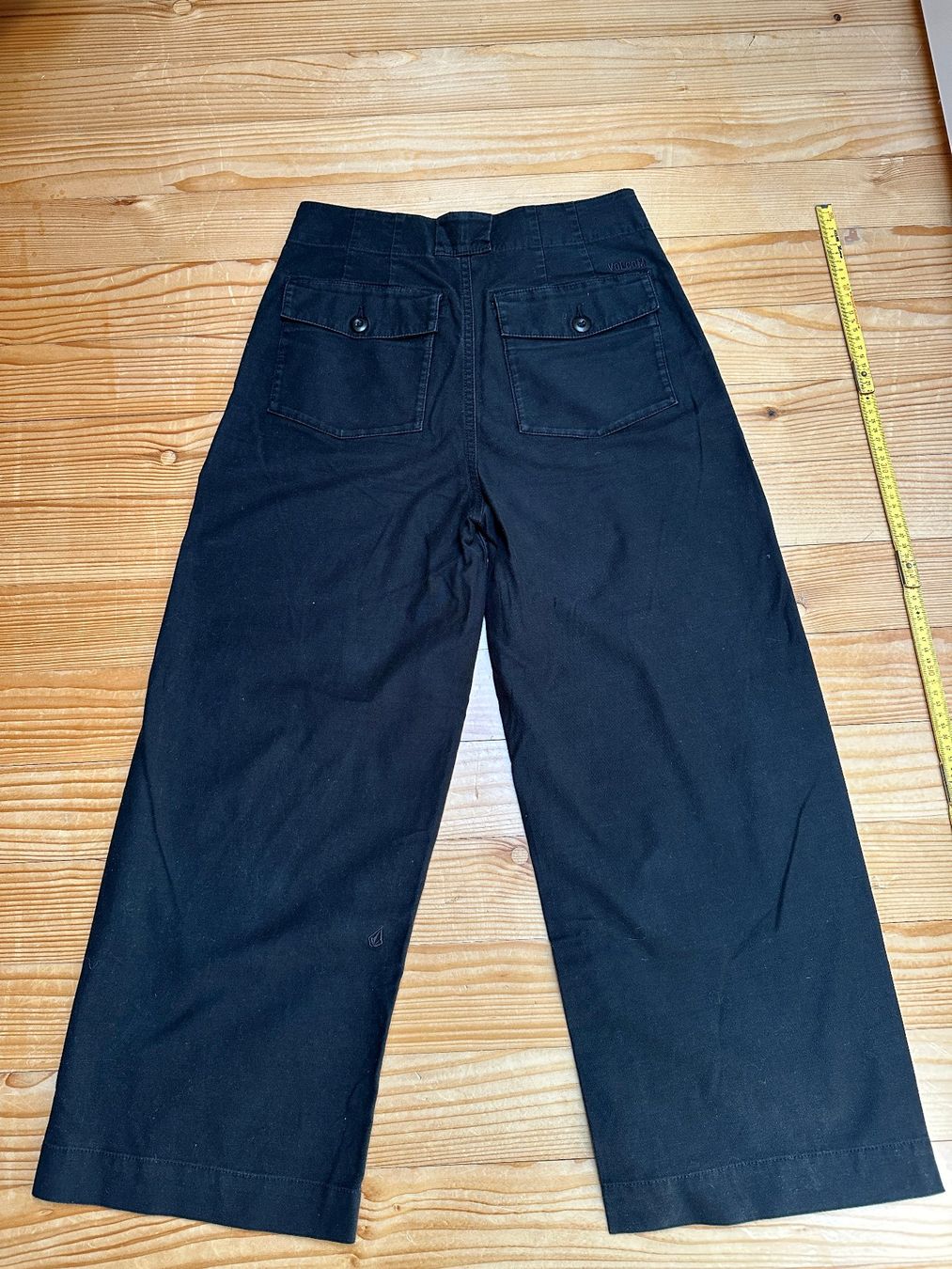 Volcom Pantaloni: Volcom Hose Stoff schwar Grösse 29 – Usato da Gümmenen venduto da FelizitasHermann 6