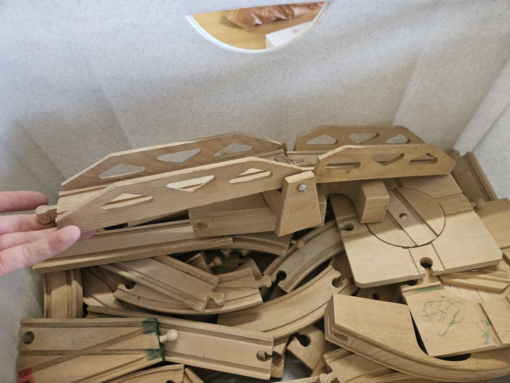 Brio Spielzeuge: Brio Eisenbahn Set inkl. Schienen – Gebraucht aus Pratteln von Cartonsducoeur_bl 5