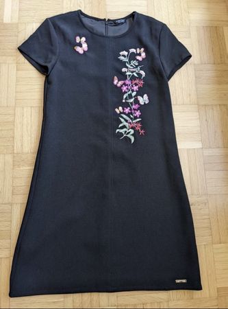 Schönes Guess Marciano Kleid mit Blumenstickerei, Grösse 34