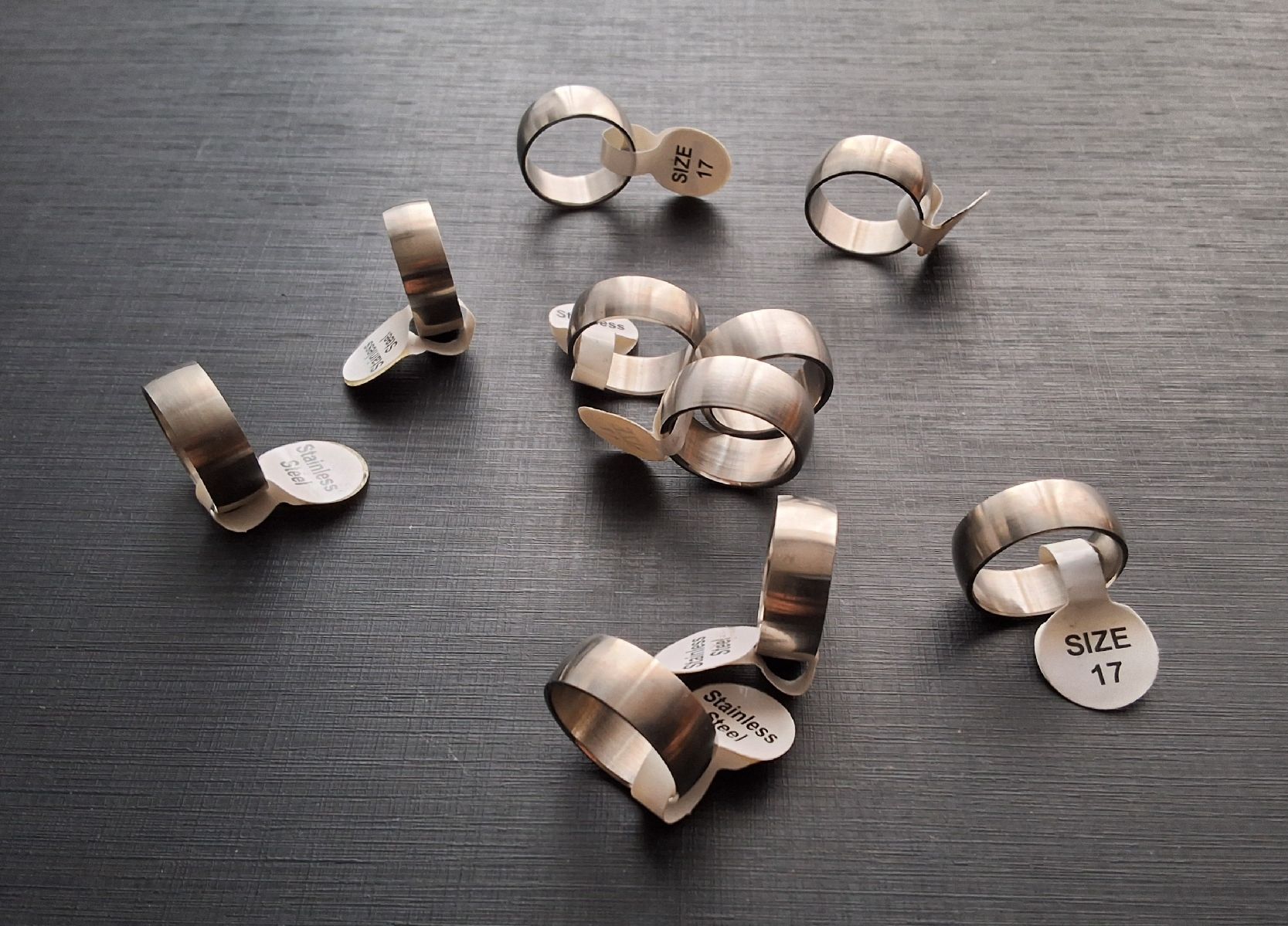 Anelli: 10 Edelstahlringe, matt (17 mm) – Nuovo (secondo la descrizione) da Oftringen venduto da Waltereg
