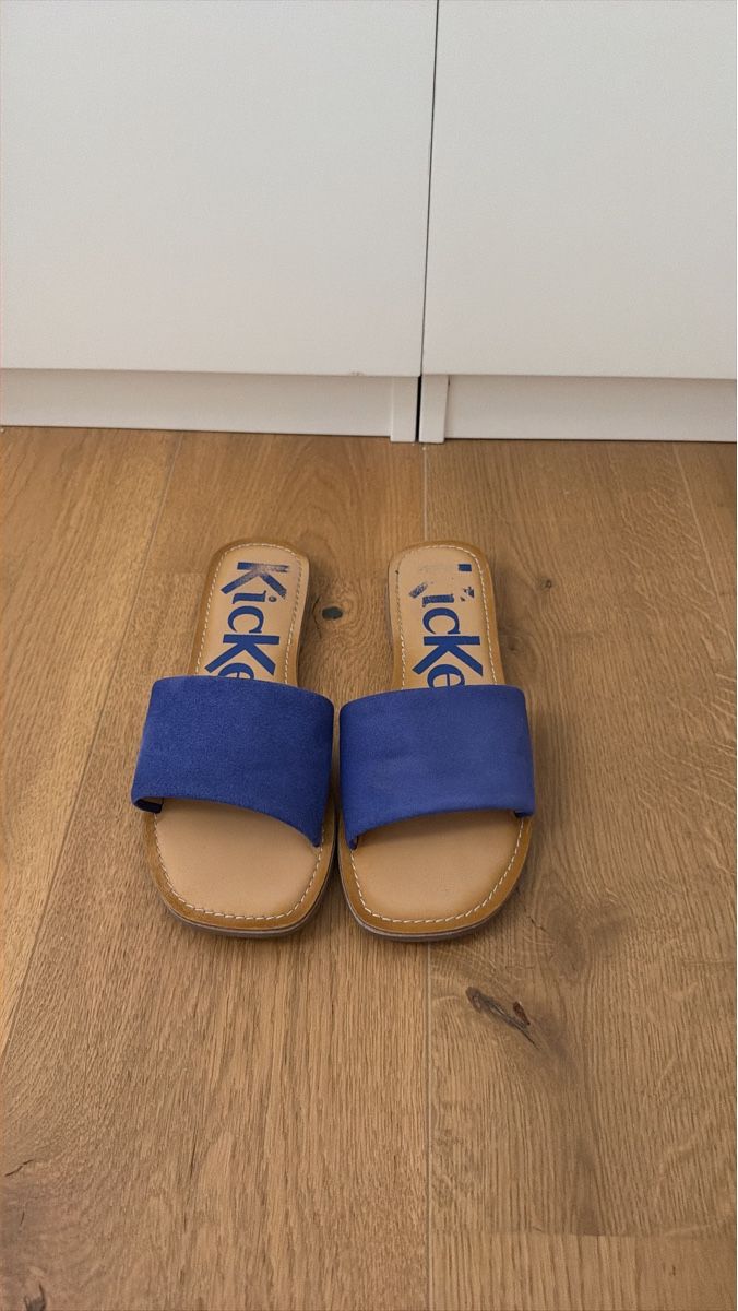 Kickers Scarpe da donna: Pantoletten KICKERS blau Grösse 38 gebraucht – Usato da Gstaad venduto da ary_dn8r