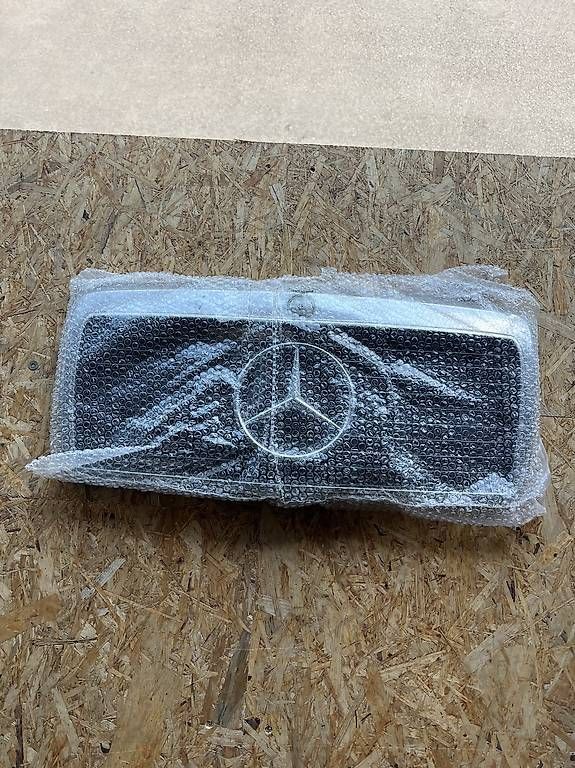Toutes les pièces auto: W124 SEC Grill Schätz-Tuning selten – D'occasion à Sulgen par Semi3369 1