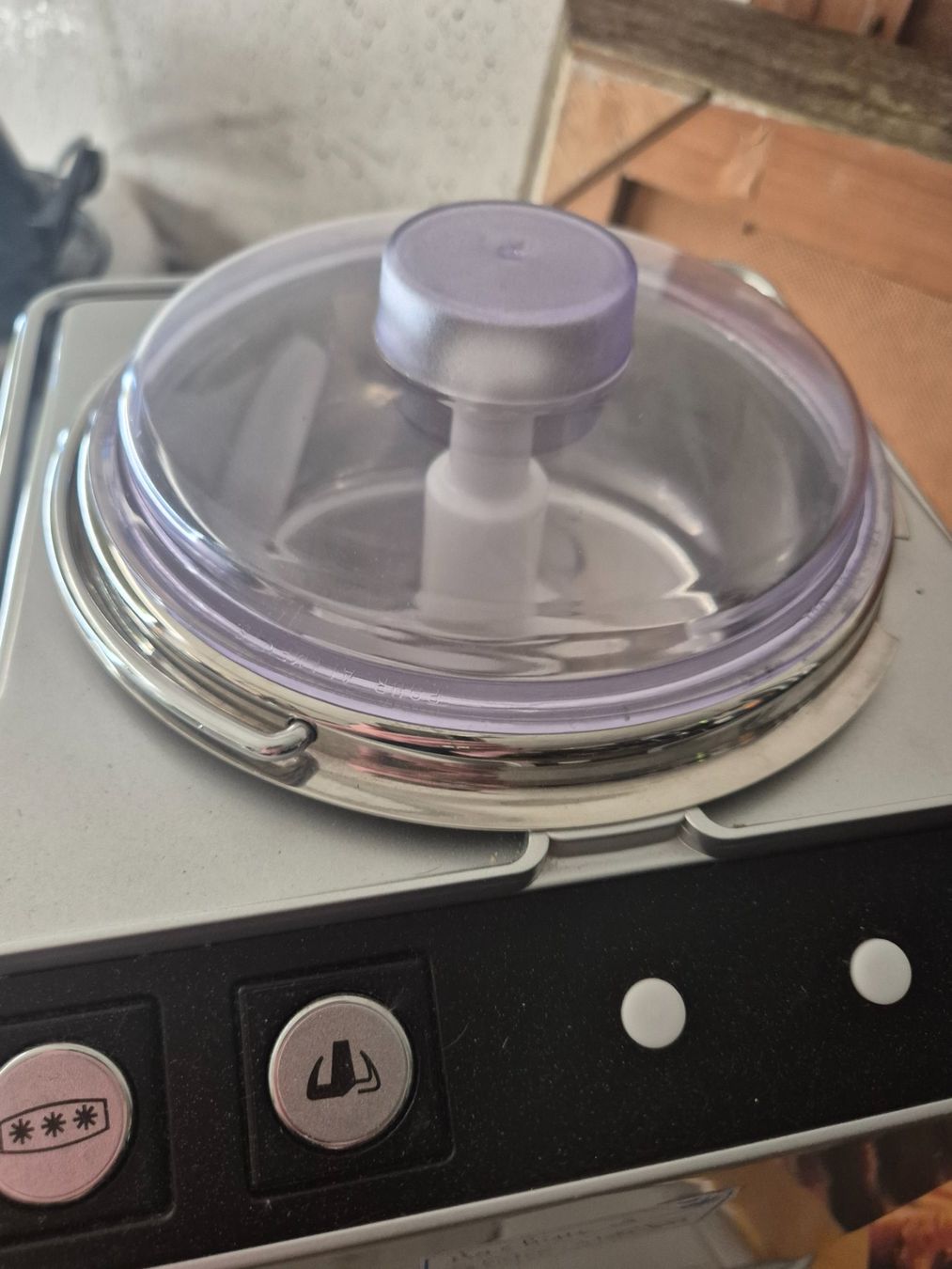 Magimix Elettrodomestici da cucina: Machine à glace Magimix Turbine à Glace Compacte. Parfait... – Usato da Essertes venduto da onezoneplay 2