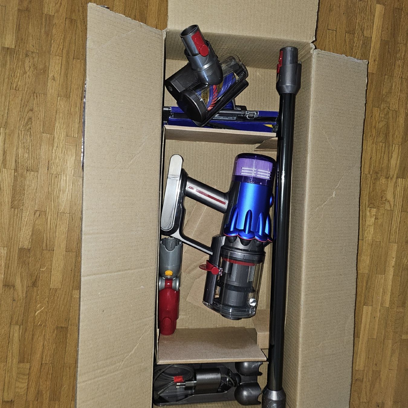 Dyson Aspirapolveri & Accessori: Dyosn v12 Neuf de  1 Chf – Nuovo (secondo la descrizione) da Plan les ouates venduto da Braun_charly