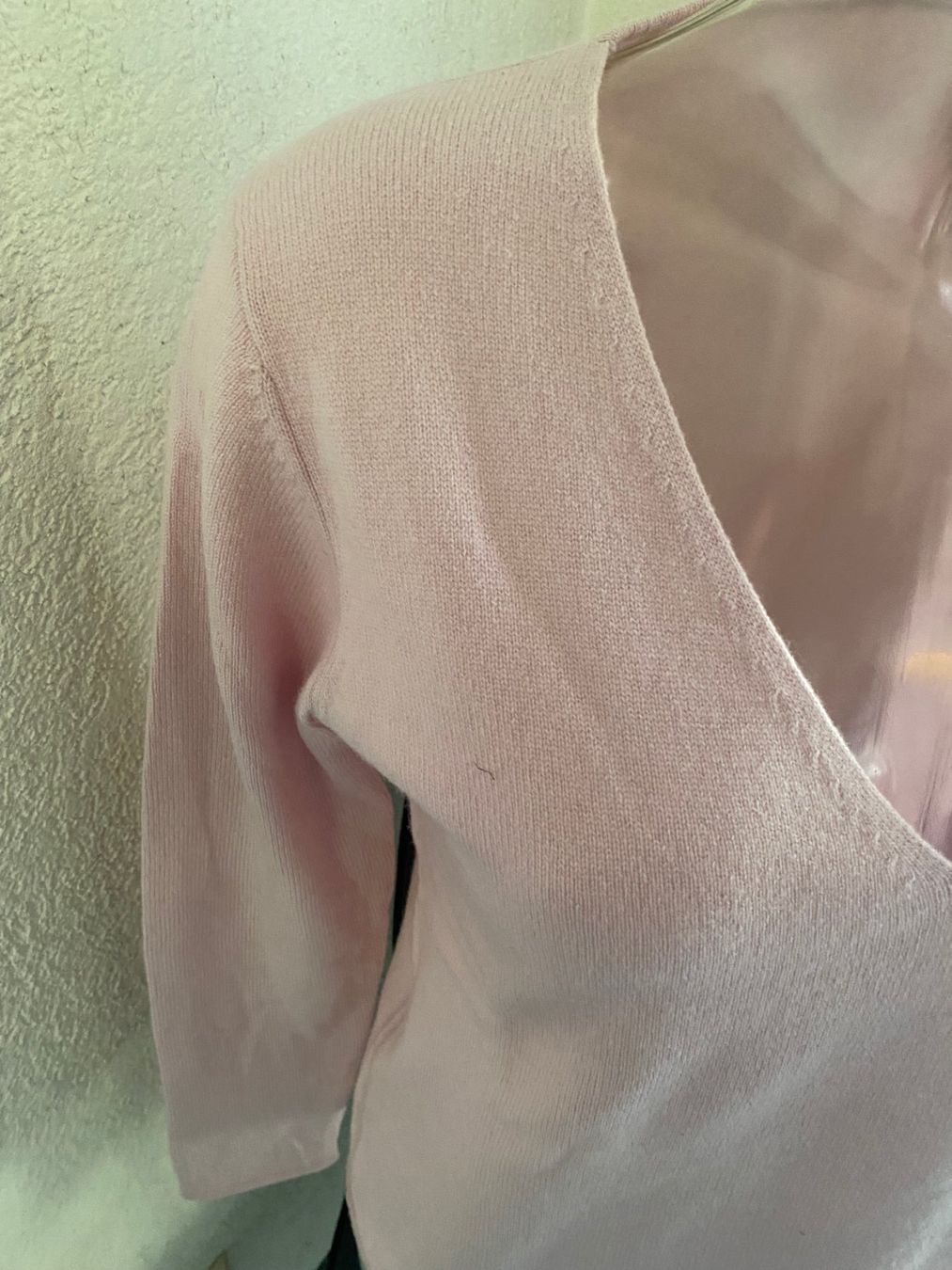 Maglioni & Felpe: Pulli rosa  mit V-Ausschnitt – Usato da Allenwinden venduto da Obalu 2