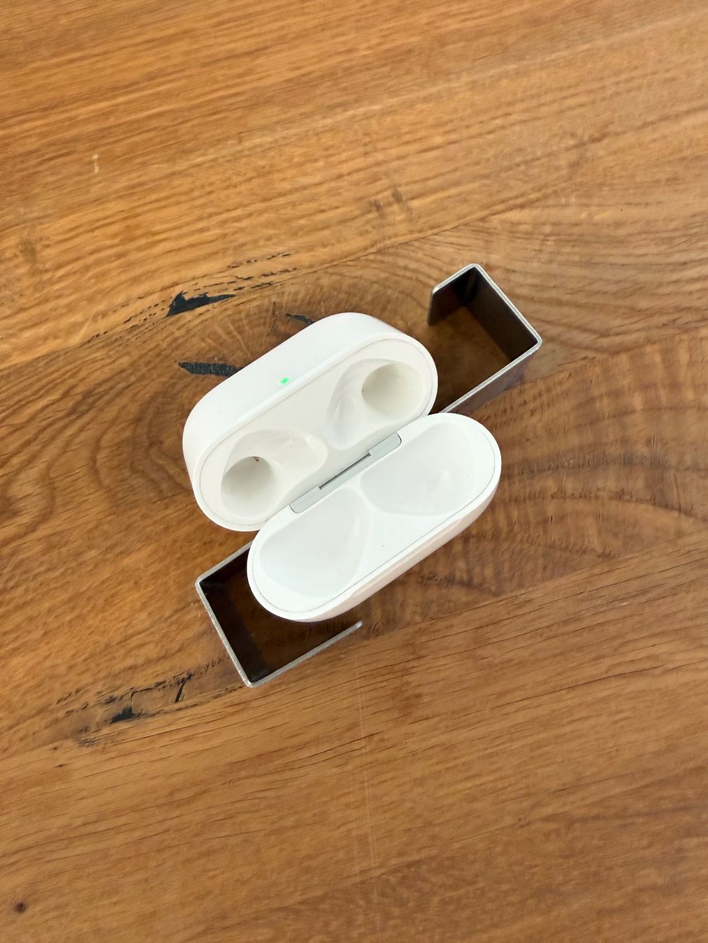 Apple Cuffie: APPLE AirPods 4 Charging Case ANC – Usato da Lausanne venduto da Nine1982 2