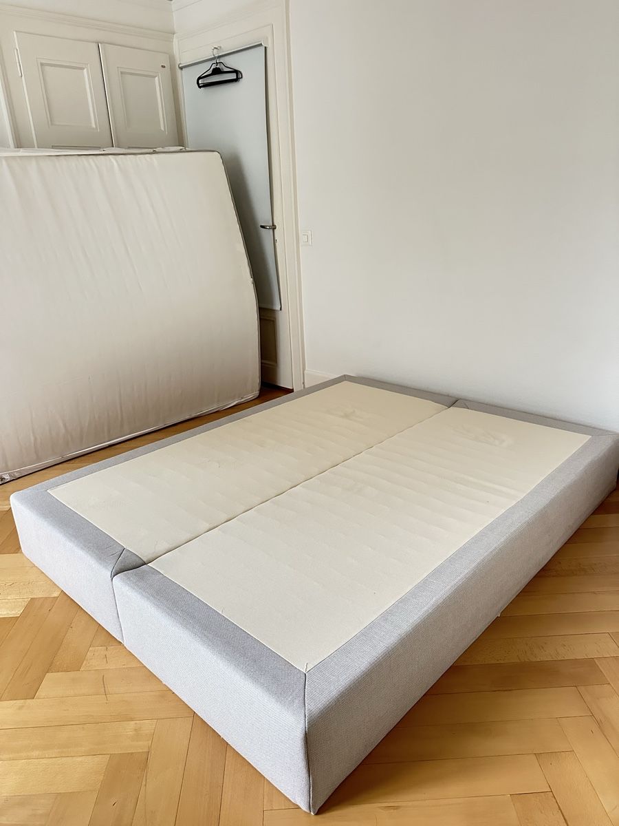Lits: IKEA EVENSKJER Bed Frame 160 x 200 cm – D'occasion à Lausanne par isa_qpb7 1