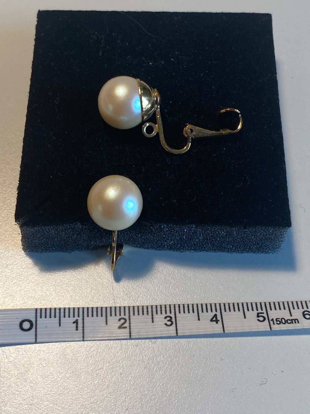 Orecchini pendenti & Orecchini a lobo: Vintage Modeschmuck, Perlen-Ohrclips, hängend – Usato da Gümligen venduto da Primeselection 3