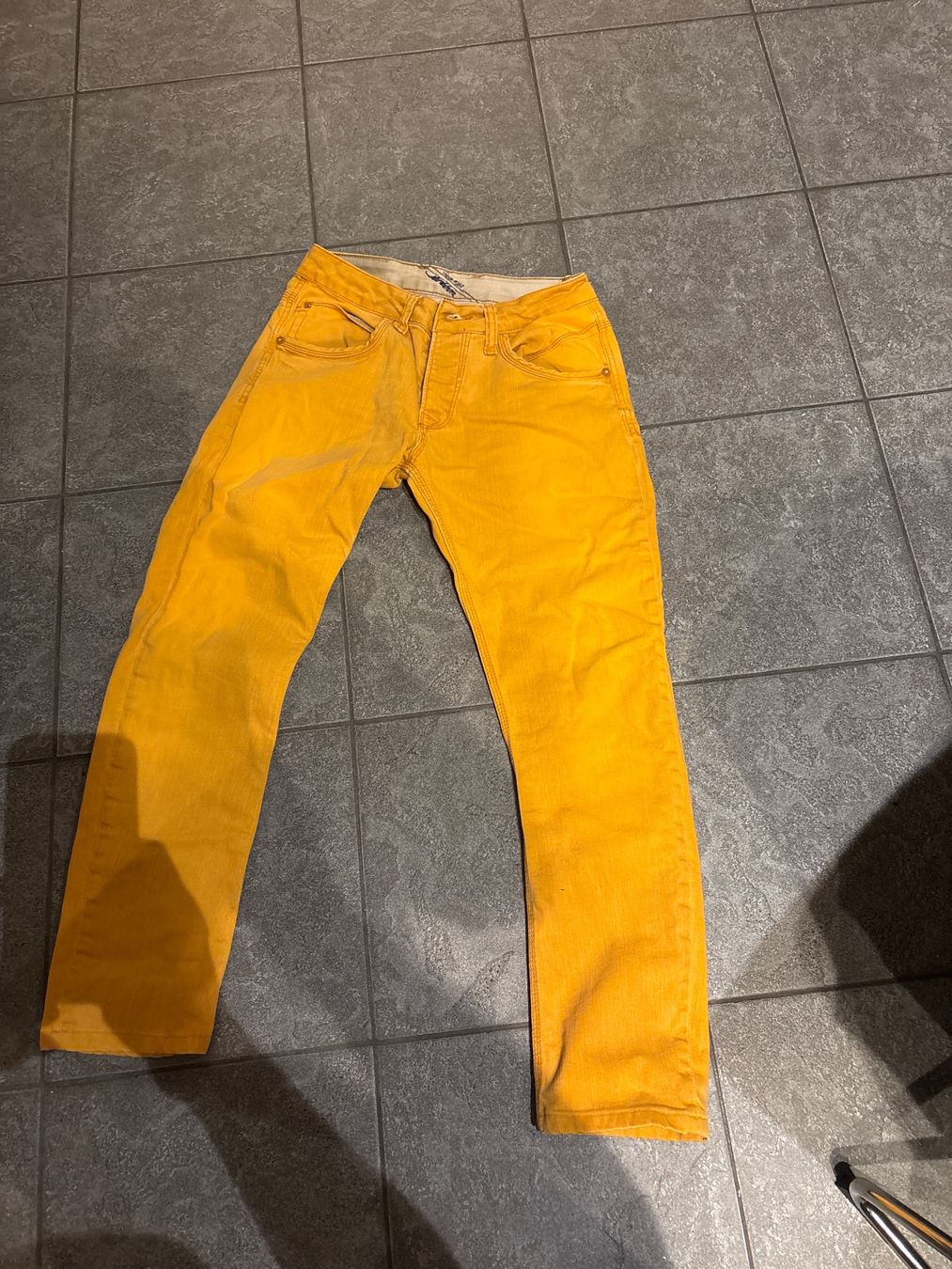Jeans: orange Jeans Gr. 34 coole Farbe – Usato da Andwil SG venduto da schmei