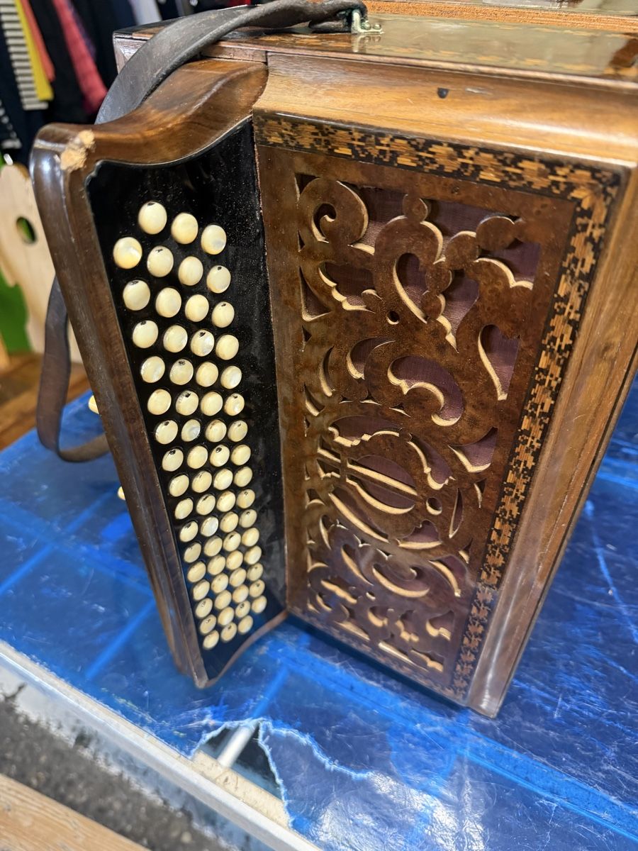 Strumenti musicali: J Nausbaum – Usato da Muhen venduto da MiGeiss64 1
