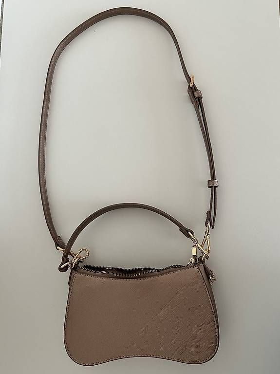 Sacs femmes: Schultertasche Carpisa Rosé- oder Nude-Beige-Ton – D'occasion à Bachenbülach par Niceyes 1