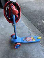 Scooter und Helm