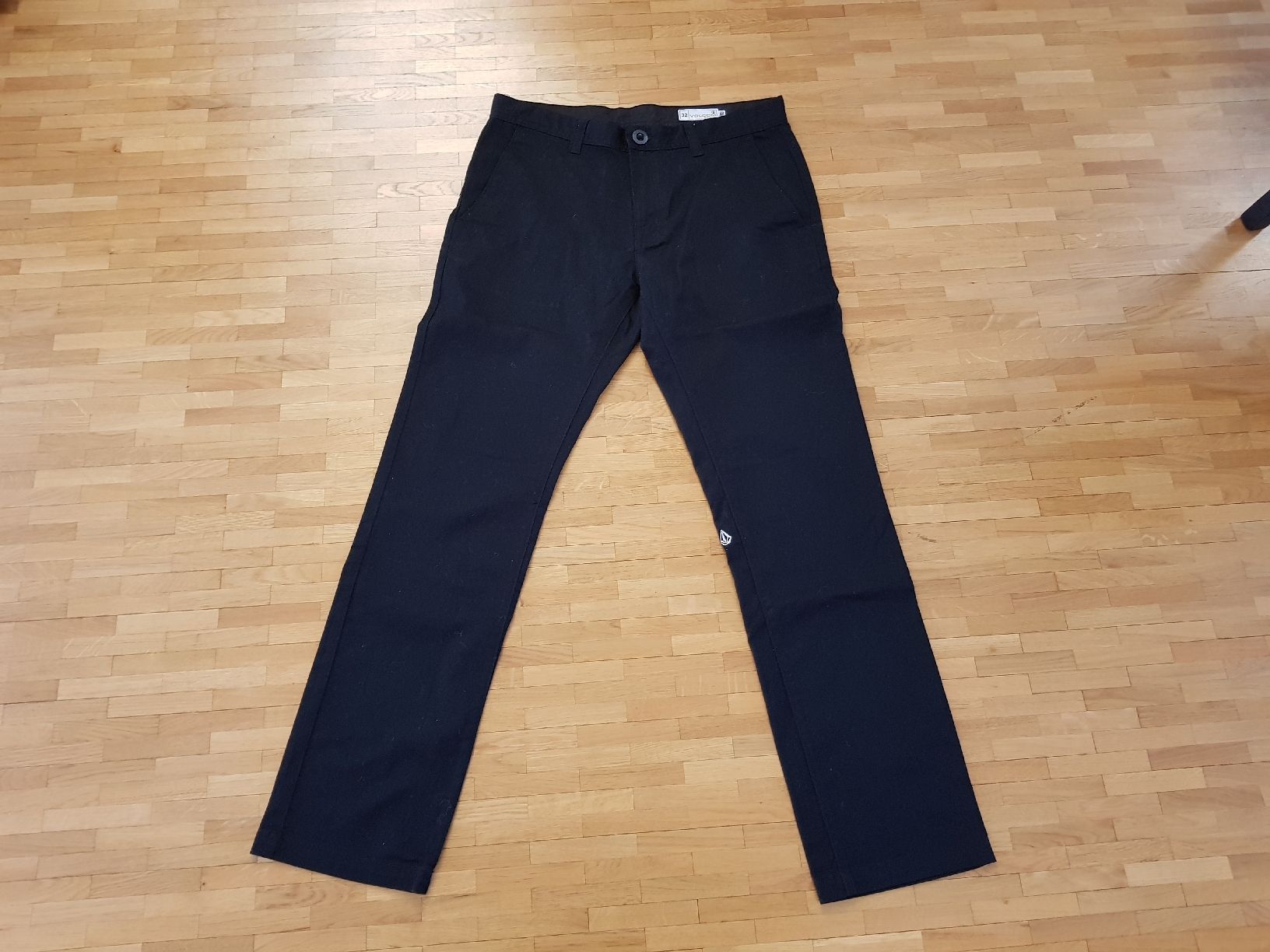 Volcom Pantaloni: Pantalon Volcom Noir Taille 32 – Usato da Veyrier venduto da sosozizou